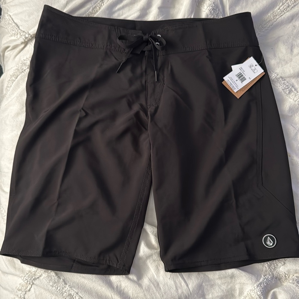 NWT Women’s Volcom Black 11-inch boardshort size 9 with Drawstring